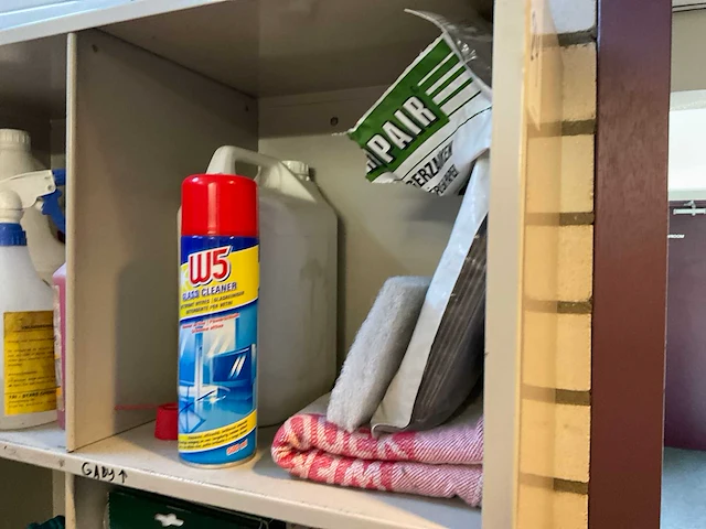 Schoonmaakmiddelen - afbeelding 2 van  10