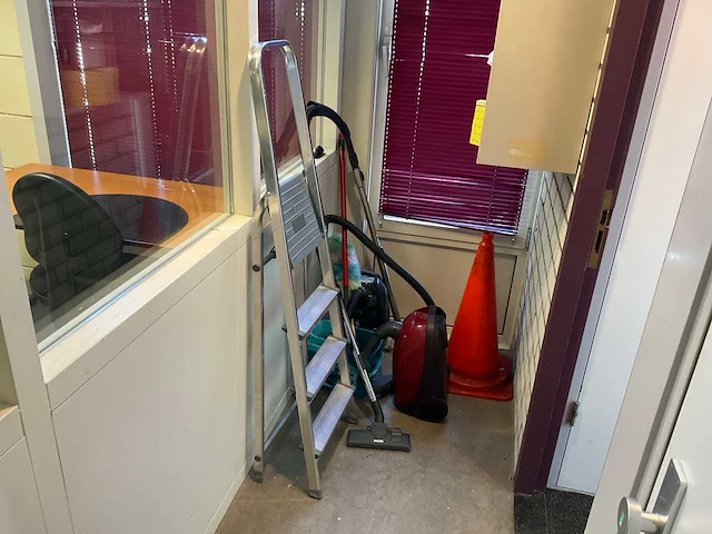 Schoonmaakmiddelen - afbeelding 1 van  10