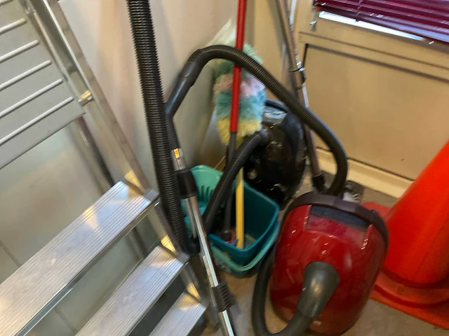 Schoonmaakmiddelen - afbeelding 5 van  10