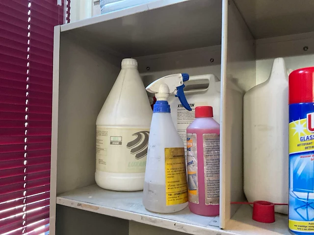 Schoonmaakmiddelen - afbeelding 10 van  10