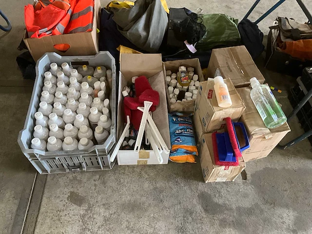 Schoonmaakmiddelen - afbeelding 1 van  6