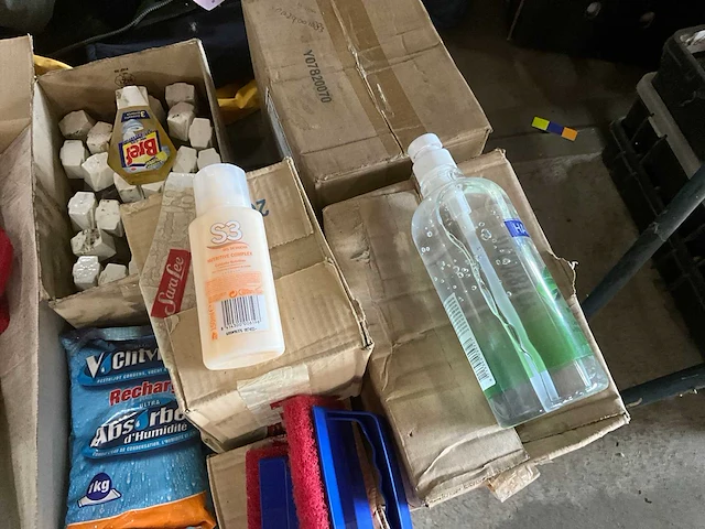 Schoonmaakmiddelen - afbeelding 2 van  6