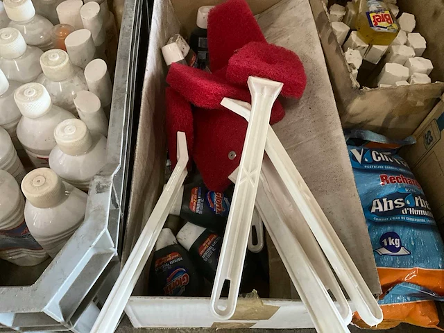 Schoonmaakmiddelen - afbeelding 6 van  6