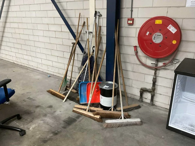 Schoonmaakmiddellen - afbeelding 1 van  2