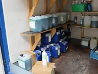 Schoonmaakproducten in container w.o. ontgeuring fris, roetreiniger, sanitair reiniger, interieurreiniger, ... - afbeelding 2 van  4