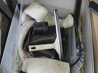 Schoonmaakproducten w.o. trekkers, trekkerhoezen en glazenwassersgordel. - afbeelding 2 van  3
