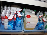 Schoonmaakprodukten w.o. glashelder, afwasmiddel, meubelolie, sanitair reiniger, ontschuimingsmiddel en ont... - afbeelding 3 van  5