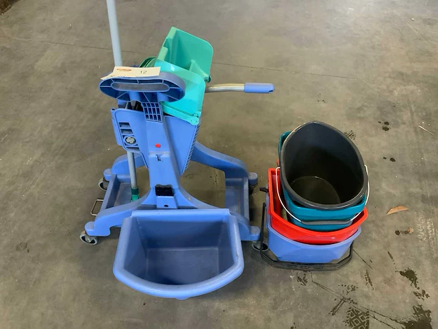 Schoonmaakwagen met accessoires - afbeelding 1 van  4
