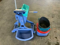 Schoonmaakwagen met accessoires