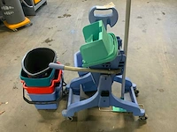 Schoonmaakwagen met accessoires - afbeelding 3 van  4