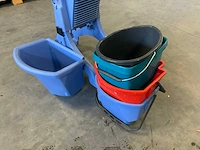 Schoonmaakwagen met accessoires - afbeelding 4 van  4