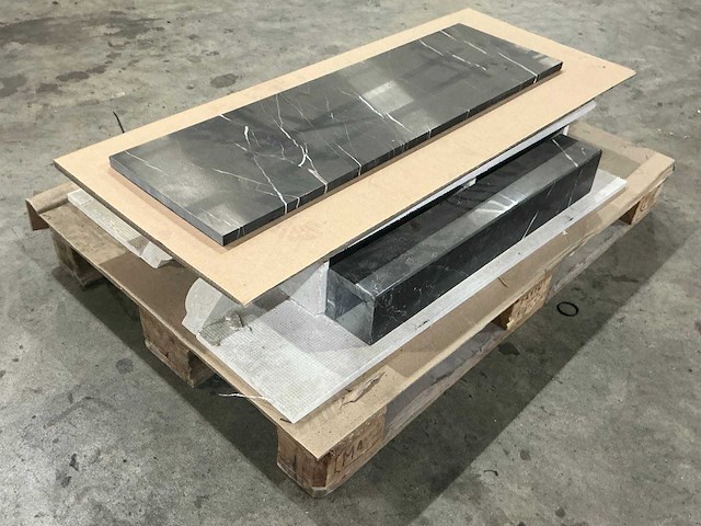 Schoorsteen monument - afbeelding 1 van  3