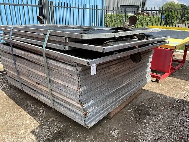 Schotten voor paardenstal (24x) - afbeelding 1 van  6