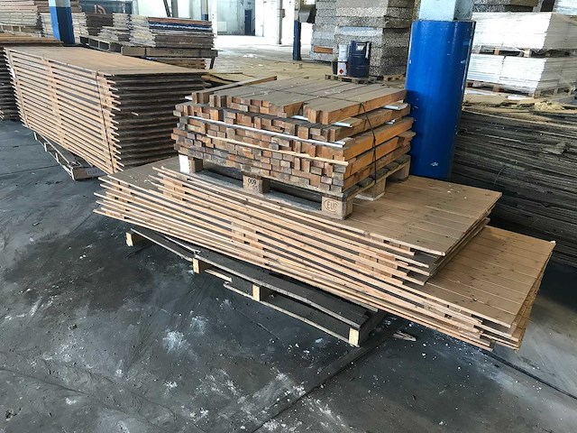 Schottenkeet plafondschotten en diverse balken (105x) - afbeelding 2 van  2