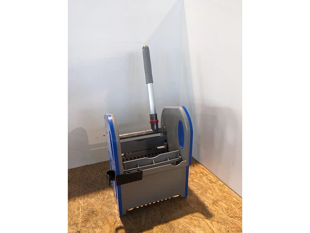 Schrobzuigmachine, kerapoxy cleaner, epoxy gel en mop persen, mapei ultracare - afbeelding 8 van  17