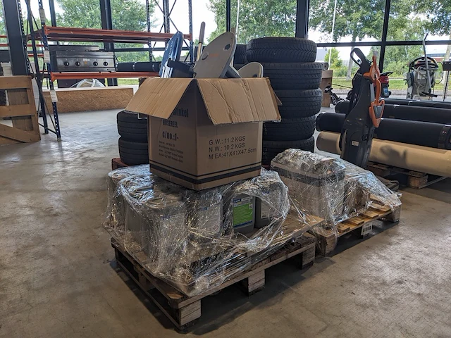 Schrobzuigmachine, kerapoxy cleaner, epoxy gel en mop persen, mapei ultracare - afbeelding 9 van  17