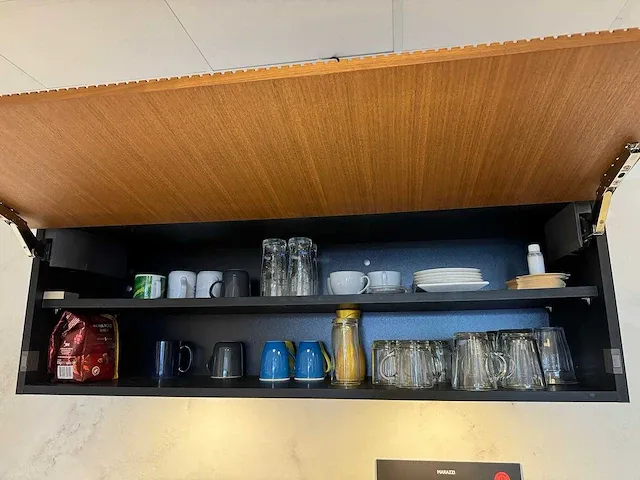 Schröder - showroomkeuken met kastenwand - afbeelding 3 van  23