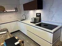 Schröder - showroomkeuken met kastenwand - afbeelding 1 van  23
