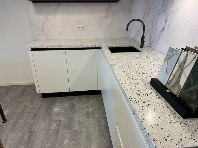 Schröder - showroomkeuken met kastenwand - afbeelding 18 van  23