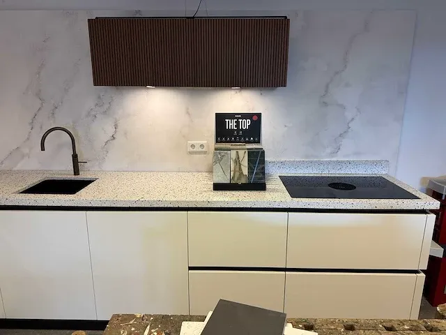 Schröder - showroomkeuken met kastenwand - afbeelding 19 van  23