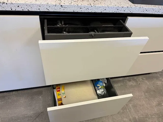 Schröder - showroomkeuken met kastenwand - afbeelding 20 van  23