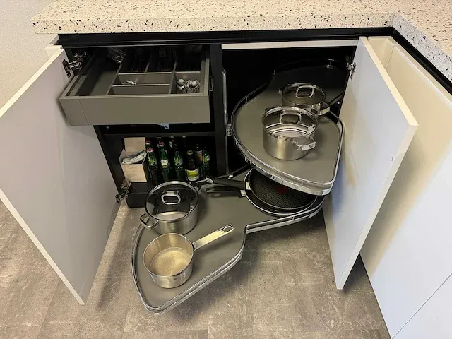 Schröder - showroomkeuken met kastenwand - afbeelding 22 van  23