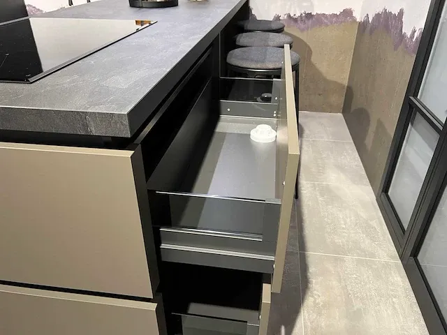 Schroder - showroomkeuken - afbeelding 32 van  37