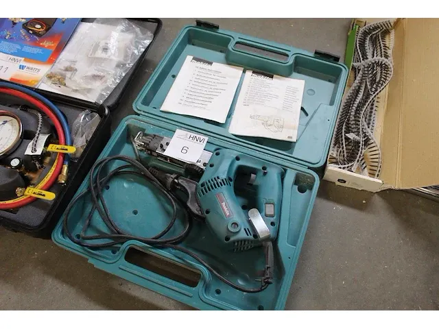 Schroefautomaat makita 6830 in koffer - afbeelding 1 van  2