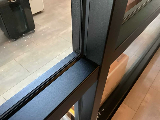 Schüco glazen wand met 3 deuren (14,34 mtr) - afbeelding 9 van  33
