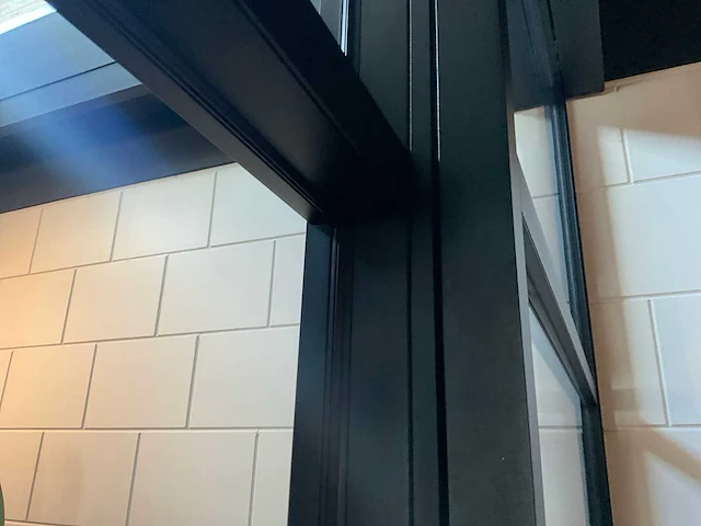Schüco glazen wand met 3 deuren (14,34 mtr) - afbeelding 10 van  33