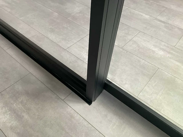 Schüco glazen wand met 3 deuren (14,34 mtr) - afbeelding 20 van  33