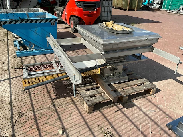Schuifklep met storttrechter - afbeelding 1 van  10