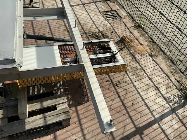 Schuifklep met storttrechter - afbeelding 9 van  10