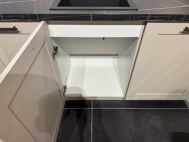 Schuller - showroomkeuken - afbeelding 10 van  38