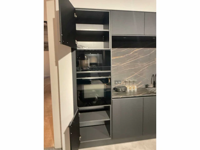 Schuller c avo avola eiland showroomkeuken met wandopstelling - afbeelding 15 van  40