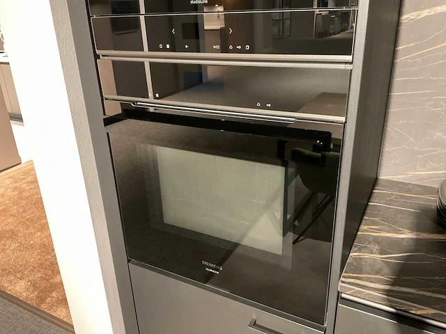 Schuller c avo avola eiland showroomkeuken met wandopstelling - afbeelding 18 van  40