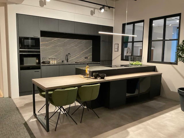 Schuller c avo avola eiland showroomkeuken met wandopstelling - afbeelding 1 van  40