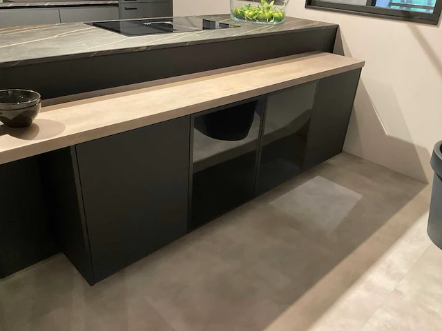 Schuller c avo avola eiland showroomkeuken met wandopstelling - afbeelding 26 van  40