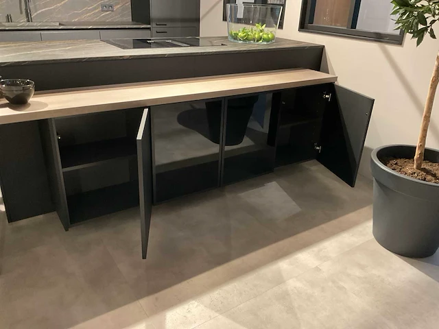 Schuller c avo avola eiland showroomkeuken met wandopstelling - afbeelding 27 van  40