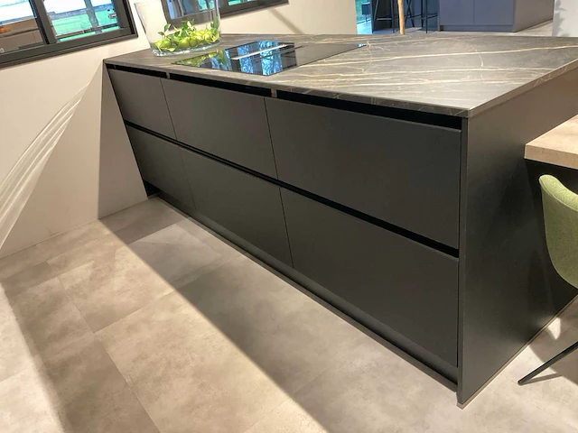 Schuller c avo avola eiland showroomkeuken met wandopstelling - afbeelding 29 van  40