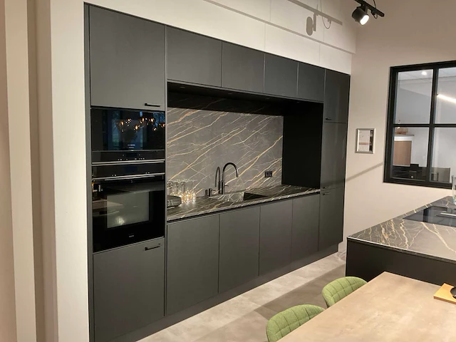 Schuller c avo avola eiland showroomkeuken met wandopstelling - afbeelding 5 van  40