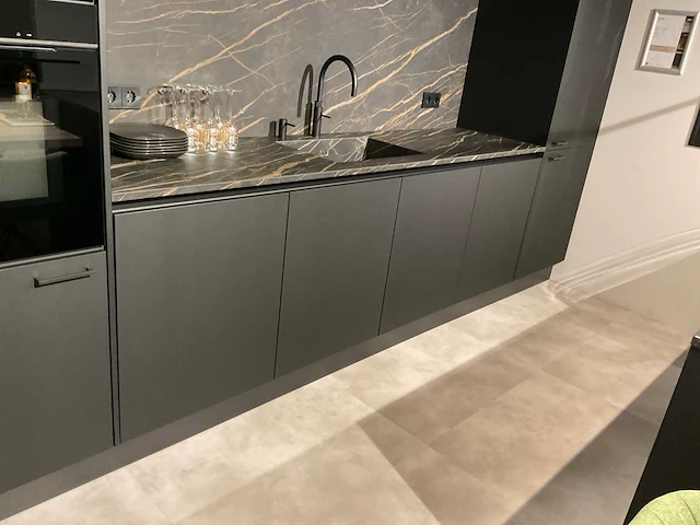 Schuller c avo avola eiland showroomkeuken met wandopstelling - afbeelding 6 van  40