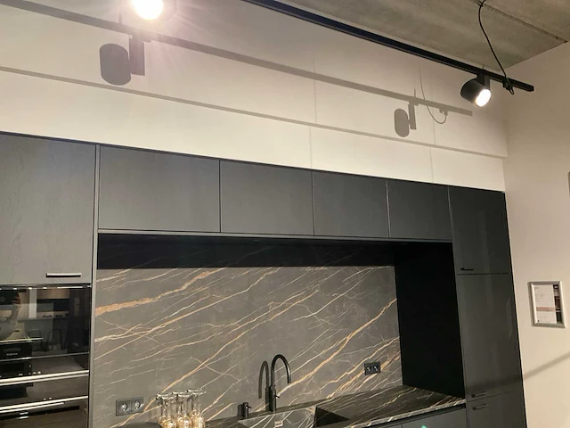 Schuller c avo avola eiland showroomkeuken met wandopstelling - afbeelding 8 van  40