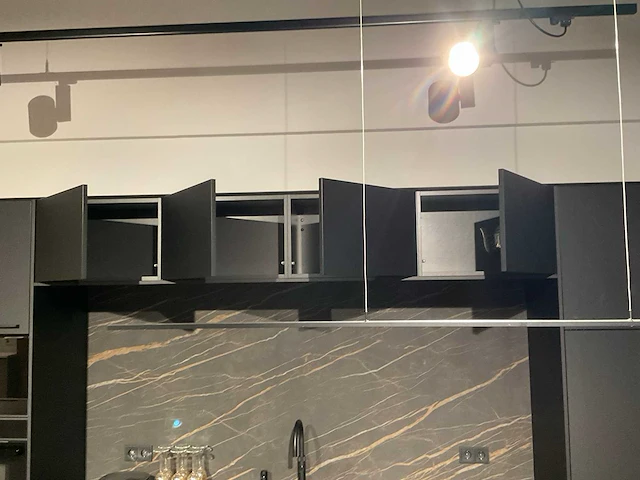 Schuller c avo avola eiland showroomkeuken met wandopstelling - afbeelding 9 van  40