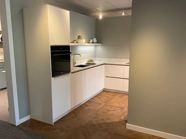 Schuller c bie biella hoekopgestelde showroomkeuken - afbeelding 1 van  29