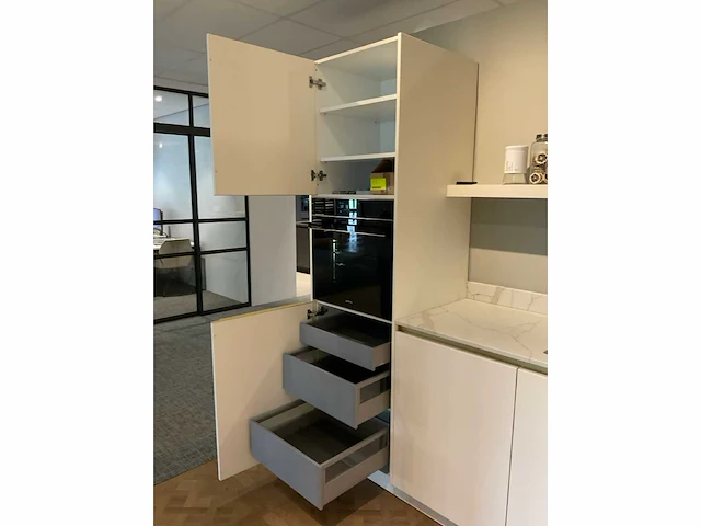 Schuller c bie biella hoekopgestelde showroomkeuken - afbeelding 4 van  29