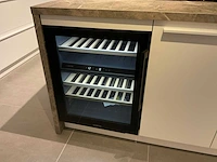 Schuller c fma fino matt-c avo avola eiland showroomkeuken met hoekwandopstelling en hoge kastenwand - afbeelding 31 van  59