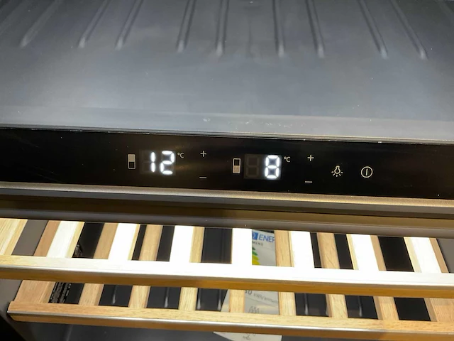 Schuller c fma fino matt-c avo avola eiland showroomkeuken met hoekwandopstelling en hoge kastenwand - afbeelding 34 van  59