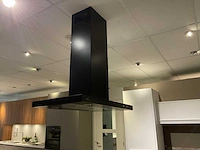 Schuller c fma fino matt-c avo avola eiland showroomkeuken met hoekwandopstelling en hoge kastenwand - afbeelding 36 van  59