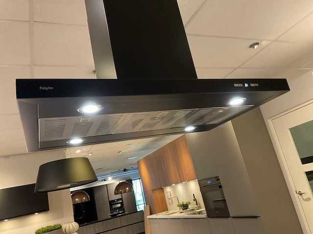 Schuller c fma fino matt-c avo avola eiland showroomkeuken met hoekwandopstelling en hoge kastenwand - afbeelding 39 van  59